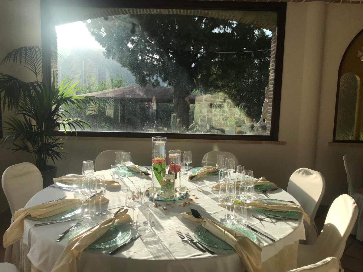Hotel Lo Smeraldo Roccavivara Luaran gambar