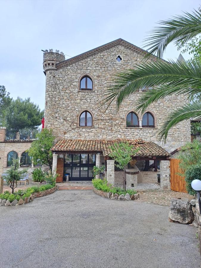 Hotel Lo Smeraldo Roccavivara Luaran gambar